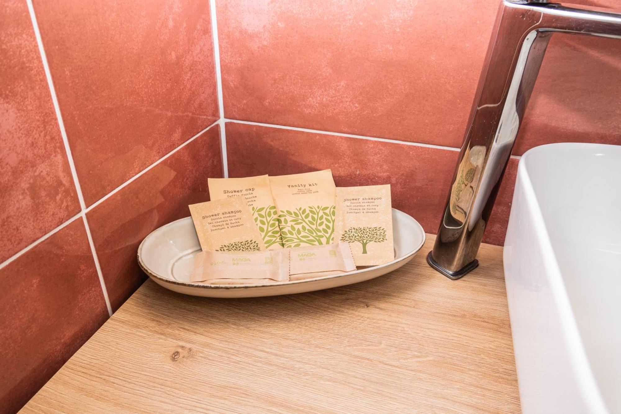 La Puteca Bed & Breakfast Napoli Bagian luar foto