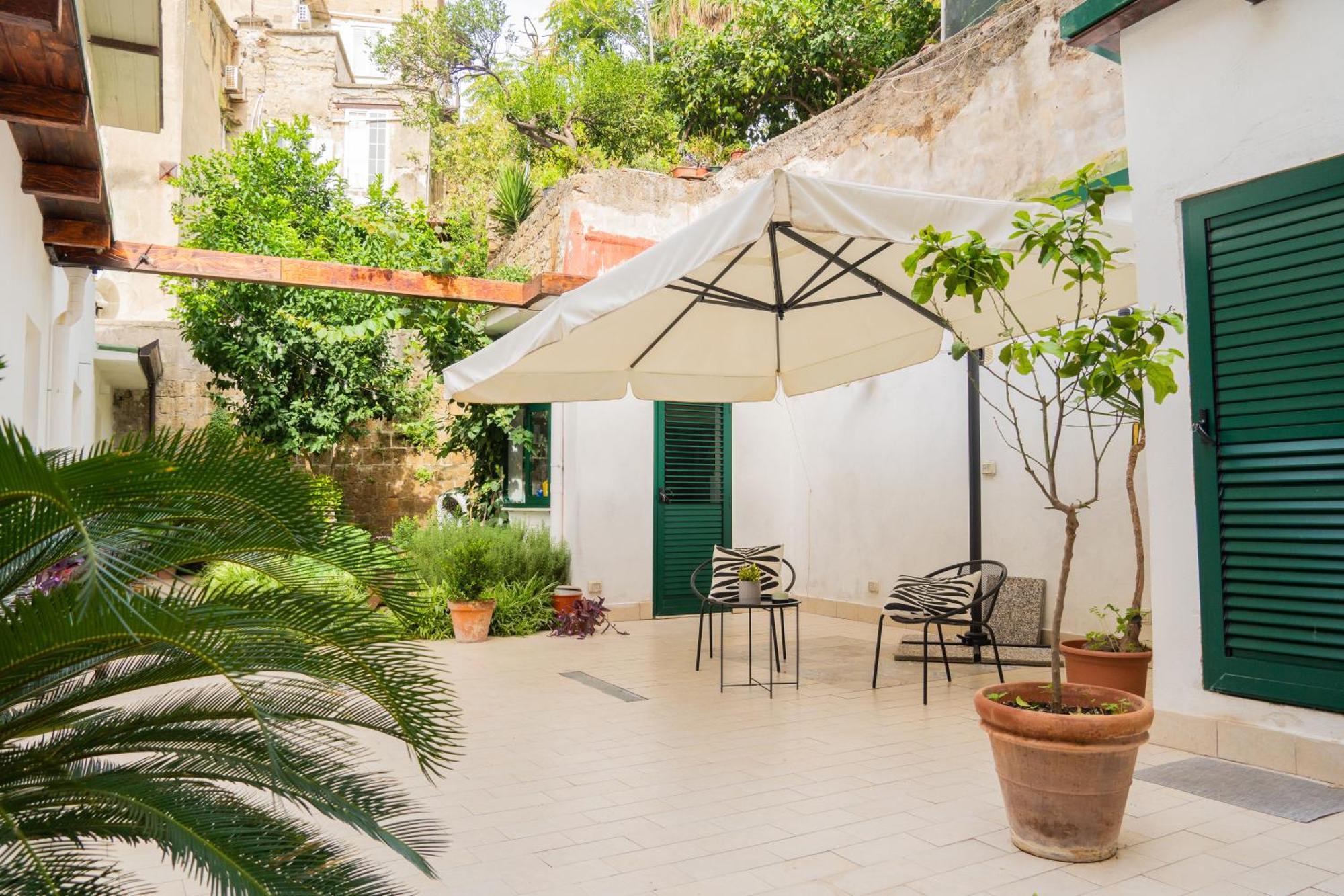 La Puteca Bed & Breakfast Napoli Bagian luar foto