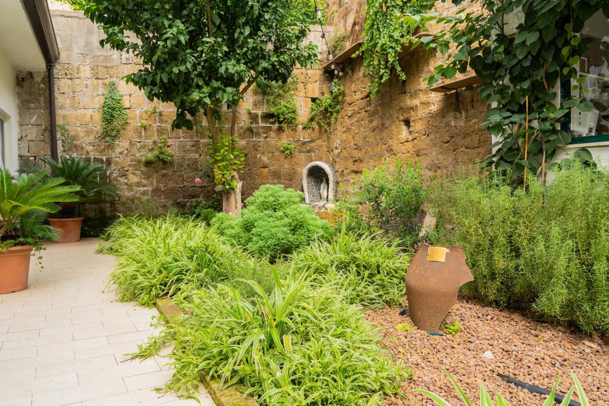 La Puteca Bed & Breakfast Napoli Bagian luar foto
